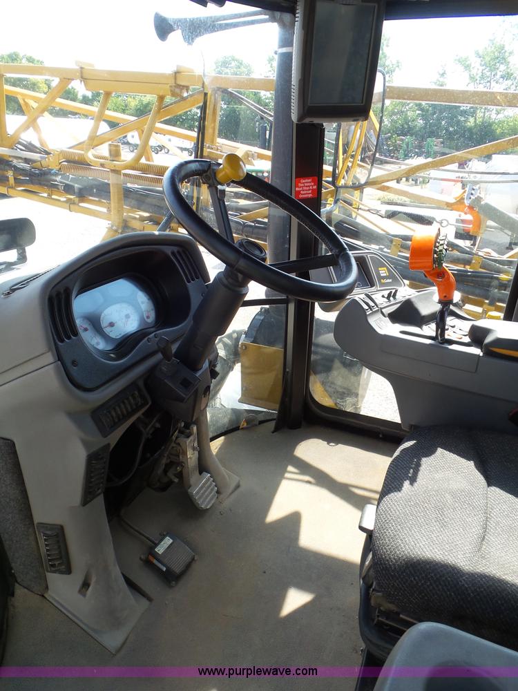 image for item L6879 2008 Rogator 1286C self-propelled applicator