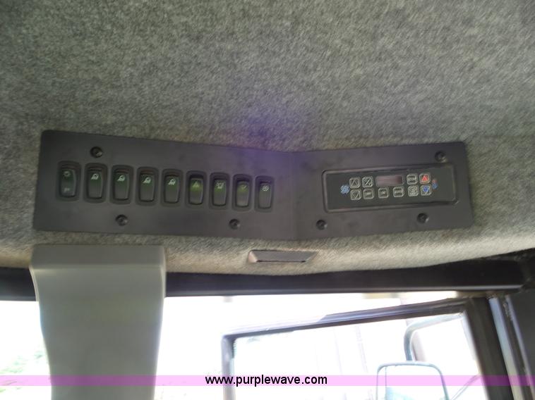 image for item L6879 2008 Rogator 1286C self-propelled applicator