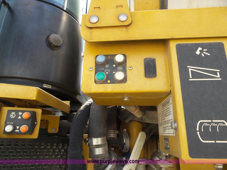 image for item L6879 2008 Rogator 1286C self-propelled applicator