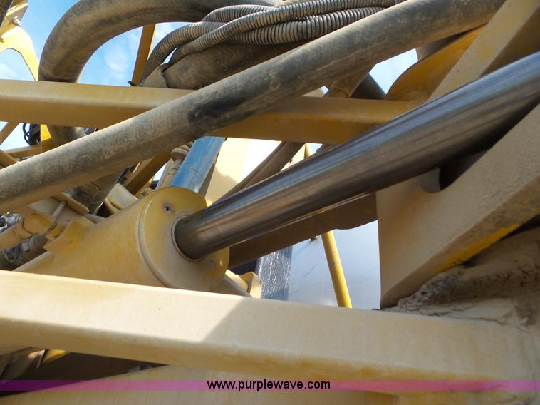 image for item L6879 2008 Rogator 1286C self-propelled applicator