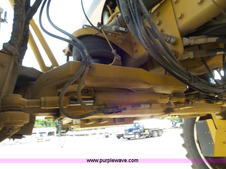 image for item L6879 2008 Rogator 1286C self-propelled applicator