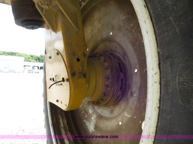 image for item L6879 2008 Rogator 1286C self-propelled applicator