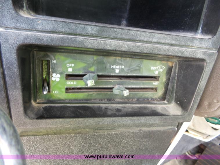 image for item L6883 1981 GMC truck cab and chassis