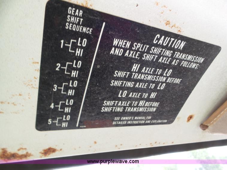 image for item L6883 1981 GMC truck cab and chassis