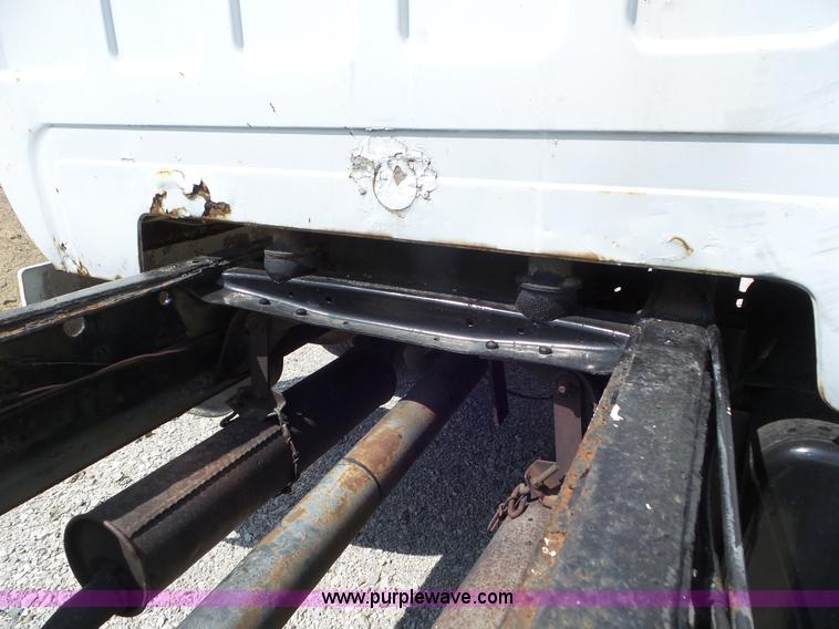 image for item L6883 1981 GMC truck cab and chassis