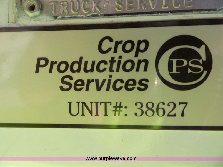 image for item L6883 1981 GMC truck cab and chassis