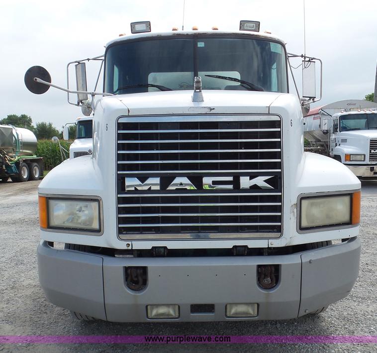 image for item L6886 1996 Mack CH613 tank truck