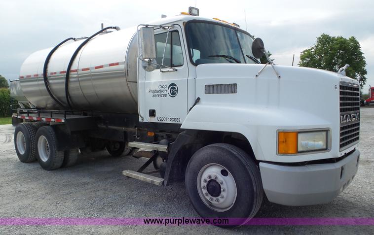 image for item L6886 1996 Mack CH613 tank truck
