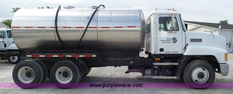 image for item L6886 1996 Mack CH613 tank truck