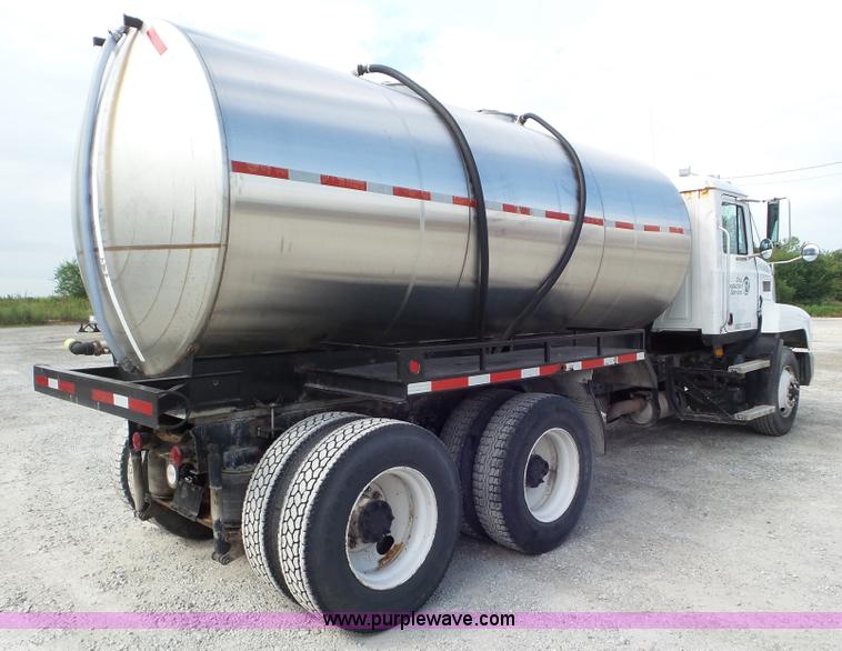 image for item L6886 1996 Mack CH613 tank truck
