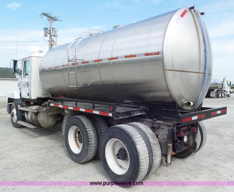 image for item L6886 1996 Mack CH613 tank truck