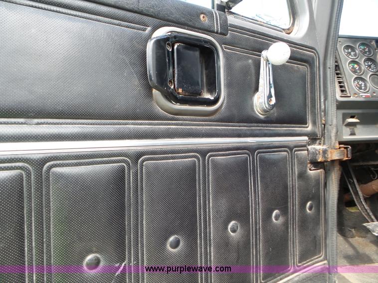 image for item L6886 1996 Mack CH613 tank truck