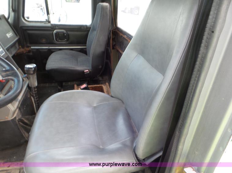 image for item L6886 1996 Mack CH613 tank truck