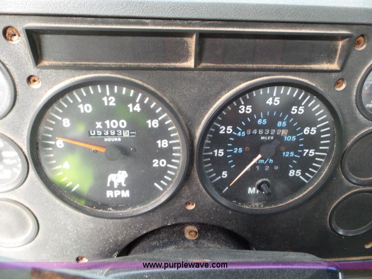 image for item L6886 1996 Mack CH613 tank truck