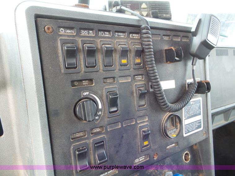 image for item L6886 1996 Mack CH613 tank truck