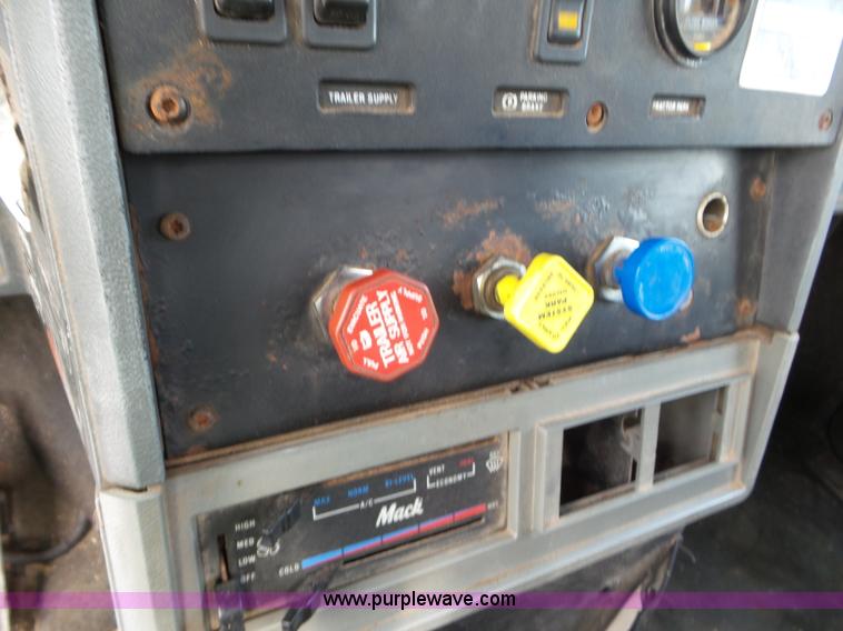 image for item L6886 1996 Mack CH613 tank truck