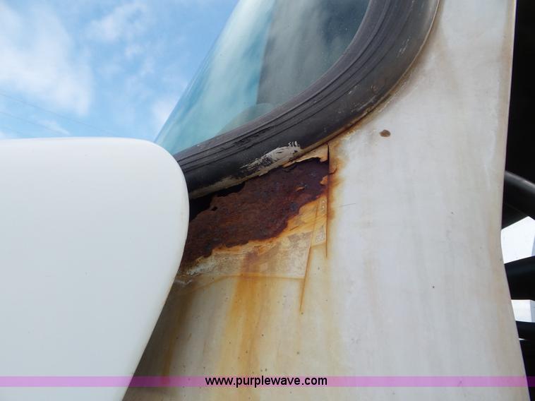 image for item L6886 1996 Mack CH613 tank truck