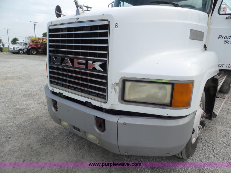 image for item L6886 1996 Mack CH613 tank truck