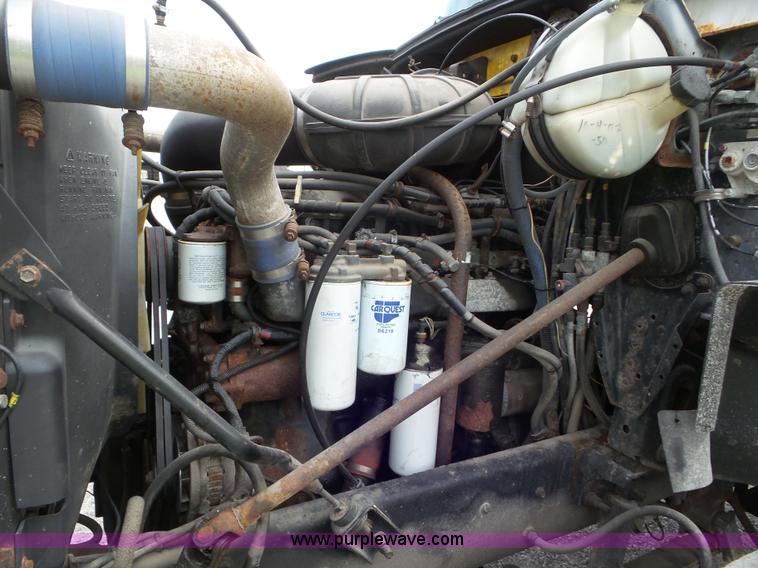 image for item L6886 1996 Mack CH613 tank truck