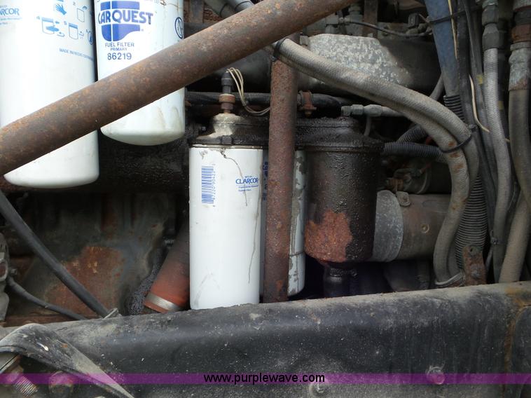 image for item L6886 1996 Mack CH613 tank truck