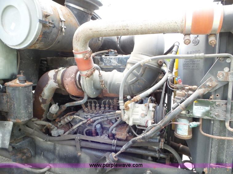 image for item L6886 1996 Mack CH613 tank truck