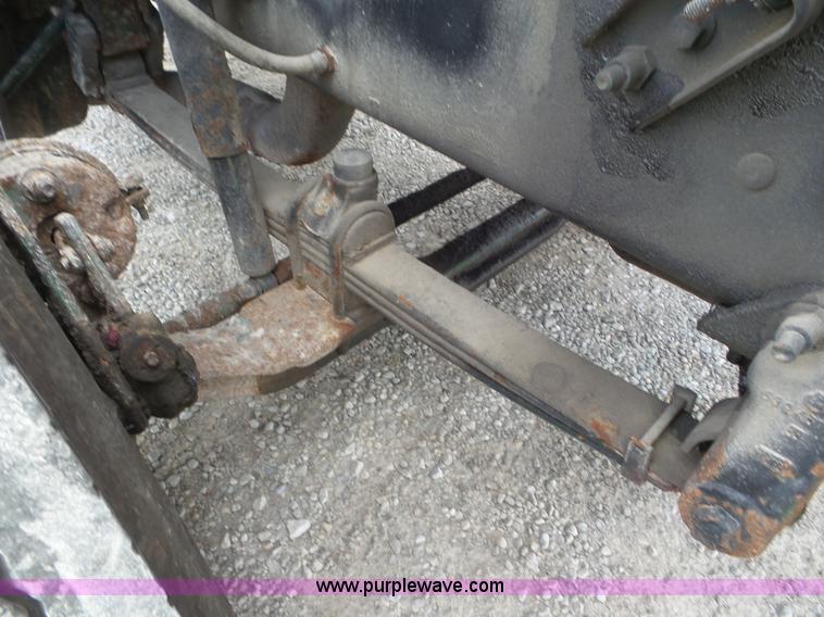 image for item L6886 1996 Mack CH613 tank truck