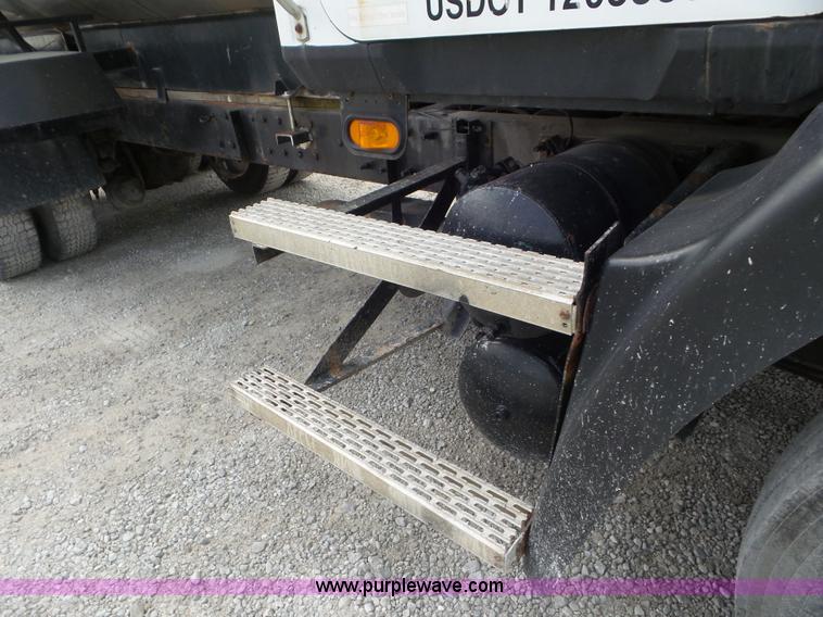 image for item L6886 1996 Mack CH613 tank truck