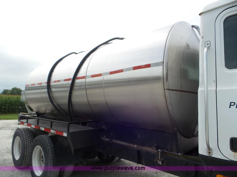 image for item L6886 1996 Mack CH613 tank truck