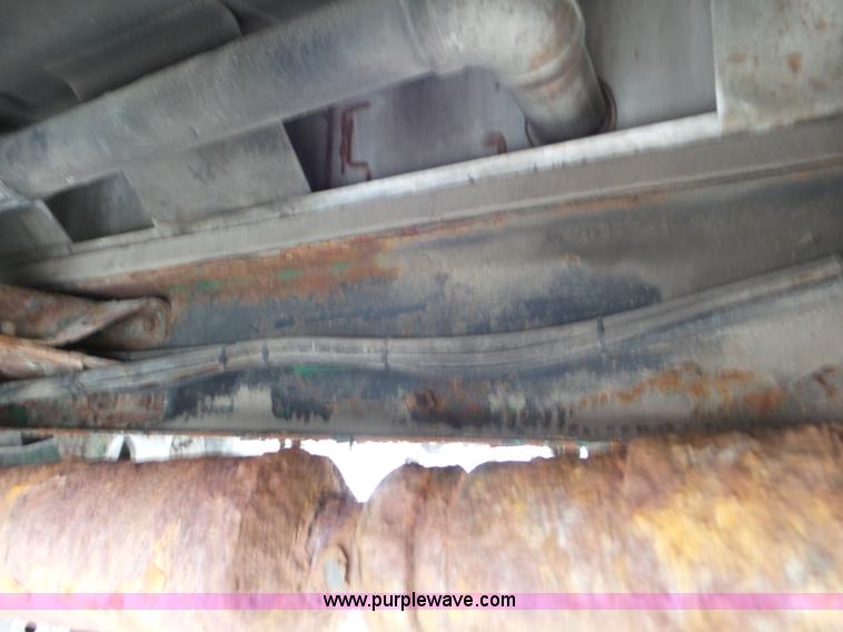 image for item L6886 1996 Mack CH613 tank truck