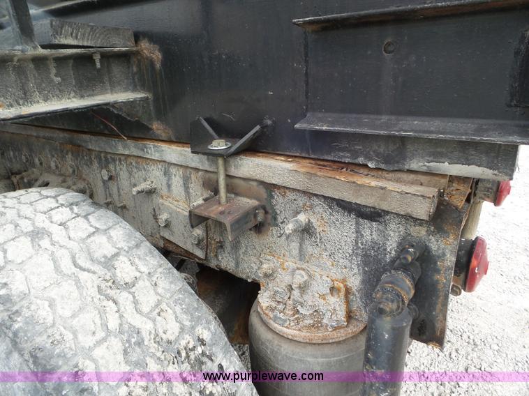 image for item L6886 1996 Mack CH613 tank truck