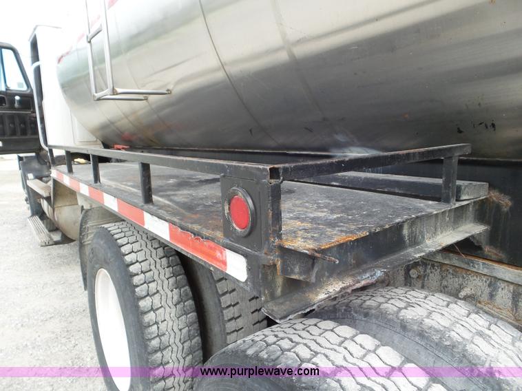 image for item L6886 1996 Mack CH613 tank truck