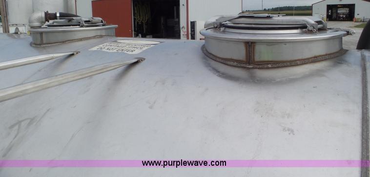 image for item L6886 1996 Mack CH613 tank truck