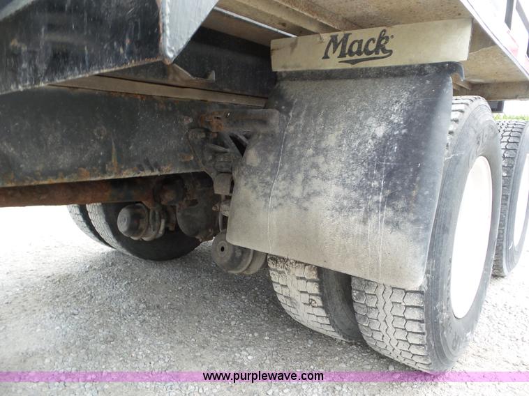 image for item L6886 1996 Mack CH613 tank truck
