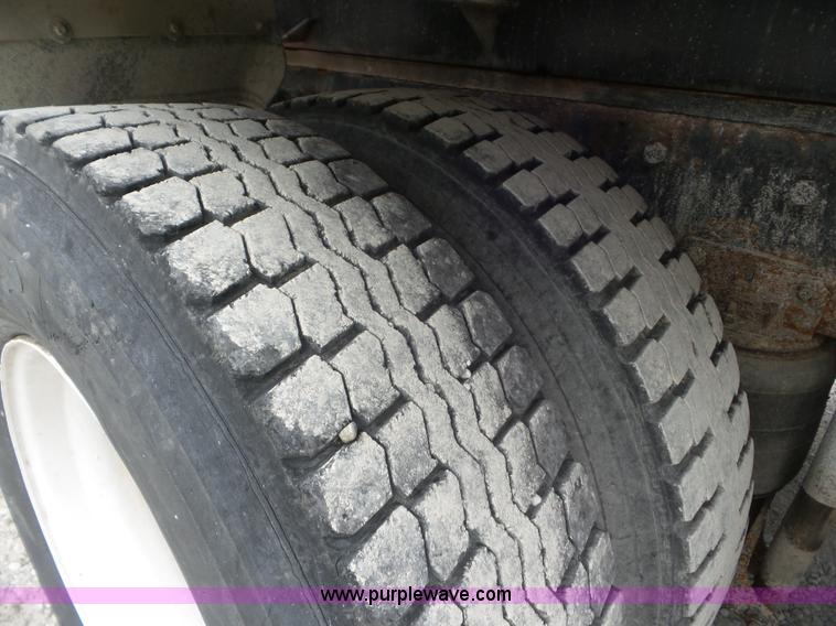 image for item L6886 1996 Mack CH613 tank truck