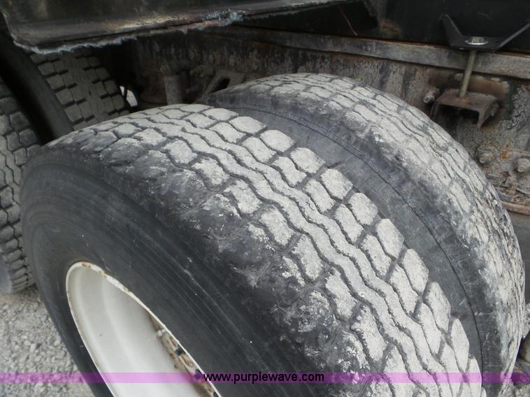 image for item L6886 1996 Mack CH613 tank truck