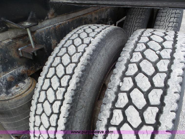 image for item L6886 1996 Mack CH613 tank truck