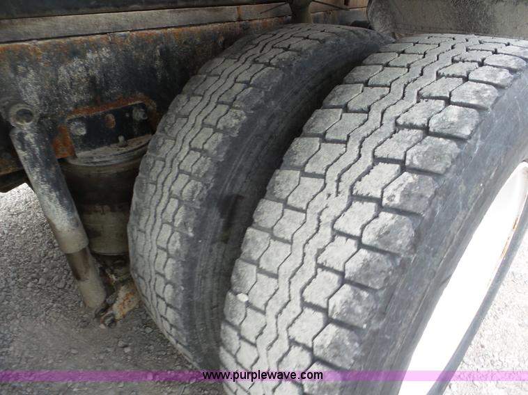 image for item L6886 1996 Mack CH613 tank truck