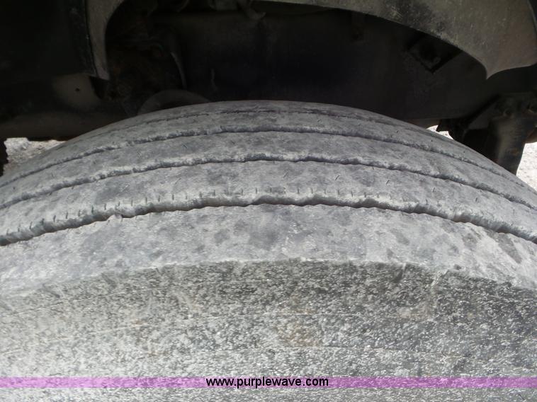 image for item L6886 1996 Mack CH613 tank truck