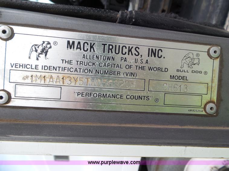image for item L6886 1996 Mack CH613 tank truck