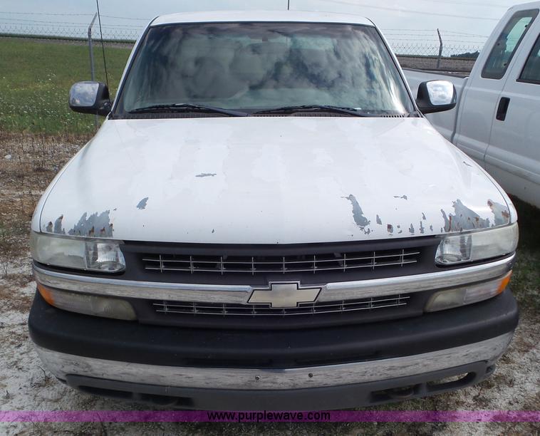 image for item L6888 2000 Chevrolet Silverado 1500 Ext. Cab pickup truck
