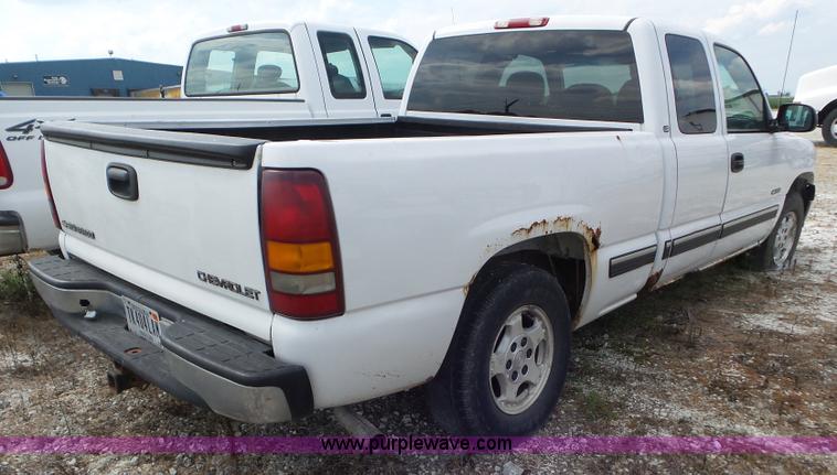 image for item L6888 2000 Chevrolet Silverado 1500 Ext. Cab pickup truck