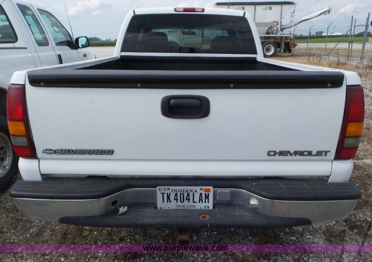 image for item L6888 2000 Chevrolet Silverado 1500 Ext. Cab pickup truck