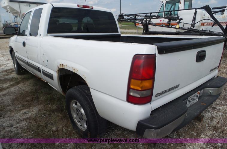 image for item L6888 2000 Chevrolet Silverado 1500 Ext. Cab pickup truck