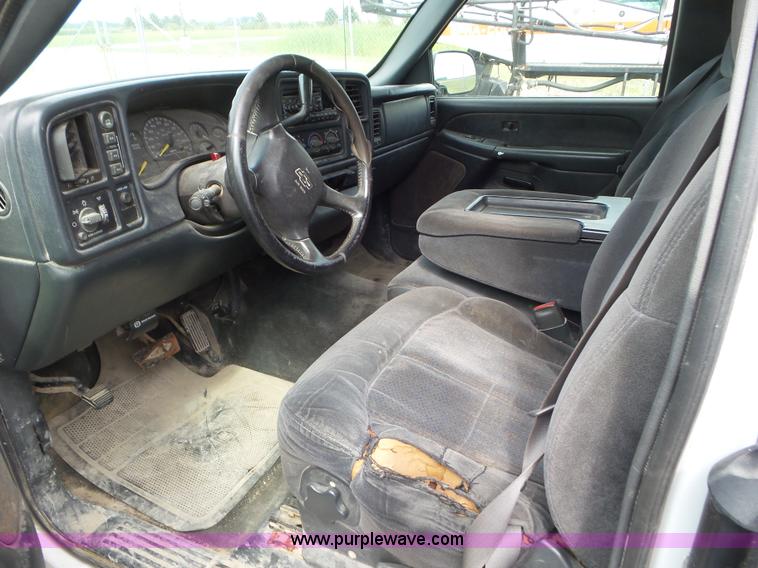 image for item L6888 2000 Chevrolet Silverado 1500 Ext. Cab pickup truck