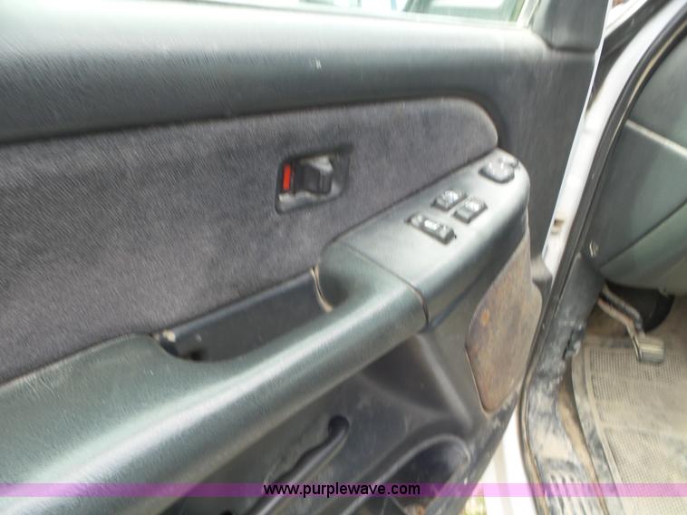 image for item L6888 2000 Chevrolet Silverado 1500 Ext. Cab pickup truck