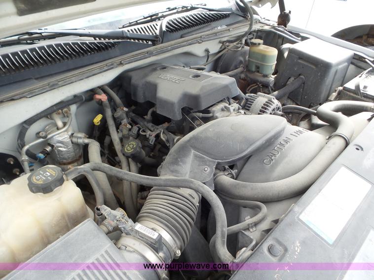 image for item L6888 2000 Chevrolet Silverado 1500 Ext. Cab pickup truck