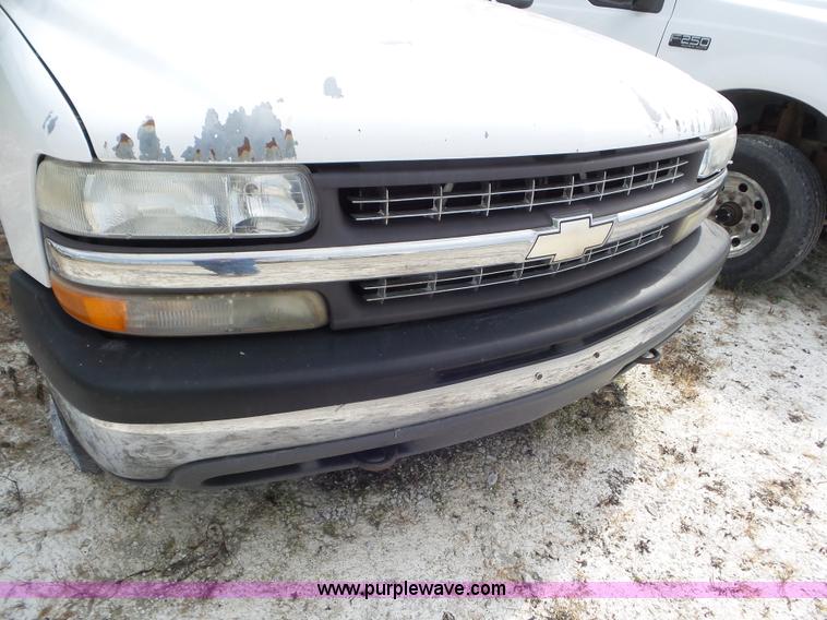 image for item L6888 2000 Chevrolet Silverado 1500 Ext. Cab pickup truck