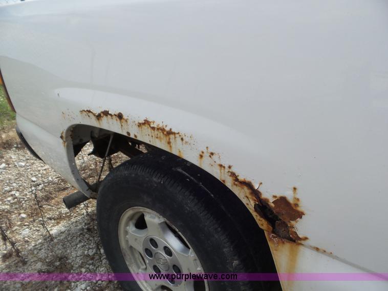 image for item L6888 2000 Chevrolet Silverado 1500 Ext. Cab pickup truck