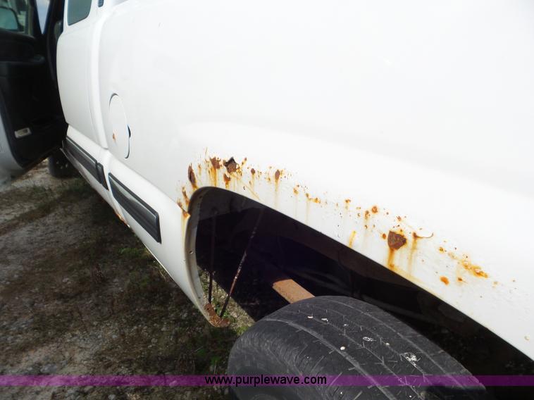 image for item L6888 2000 Chevrolet Silverado 1500 Ext. Cab pickup truck