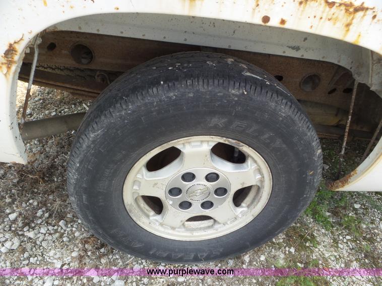 image for item L6888 2000 Chevrolet Silverado 1500 Ext. Cab pickup truck